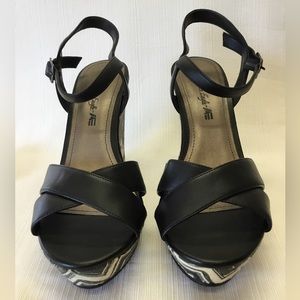 American Eagle Lovely Wedges